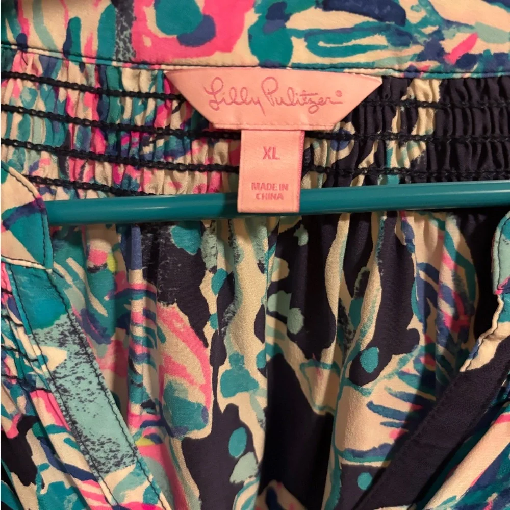 Lilly Pulitzer Elsa Silk Blouse Beautiful Pattern of Pinks and Blues - Picture 3 of 10